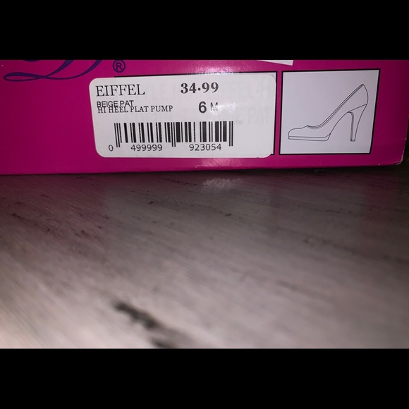 Tan heels - Picture 2 of 2